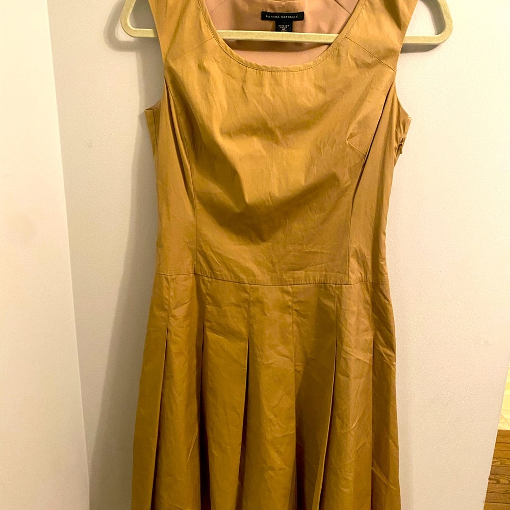 Khaki Banana Republic Sleeveless Pleated Dress Size 4